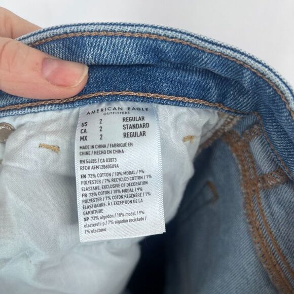 American Eagle Stretch Destructed Mom Jean Denim Blue Distressed Size 2R - Picture 10 of 12